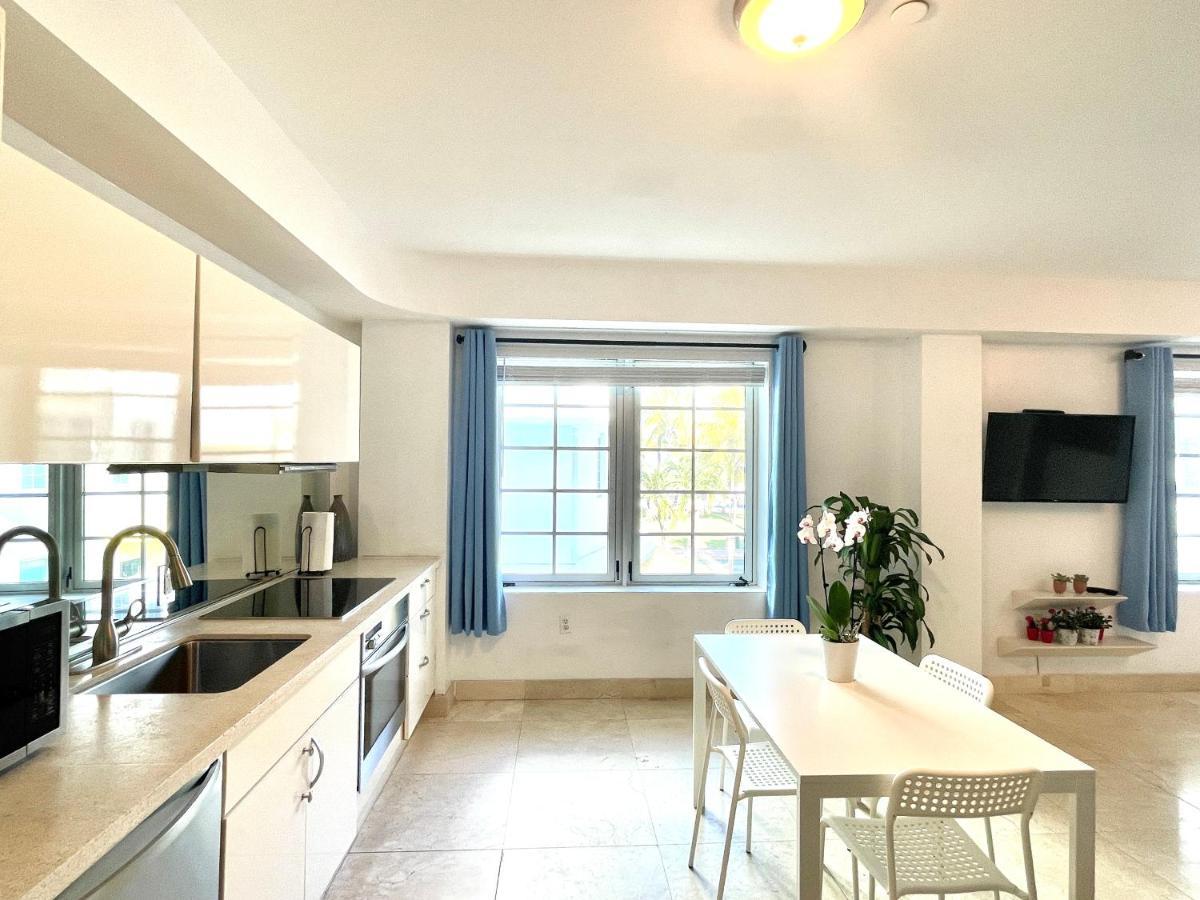 Beachfront Apt In Carlyle Hotel On Ocean Drive Маями Бийч Екстериор снимка