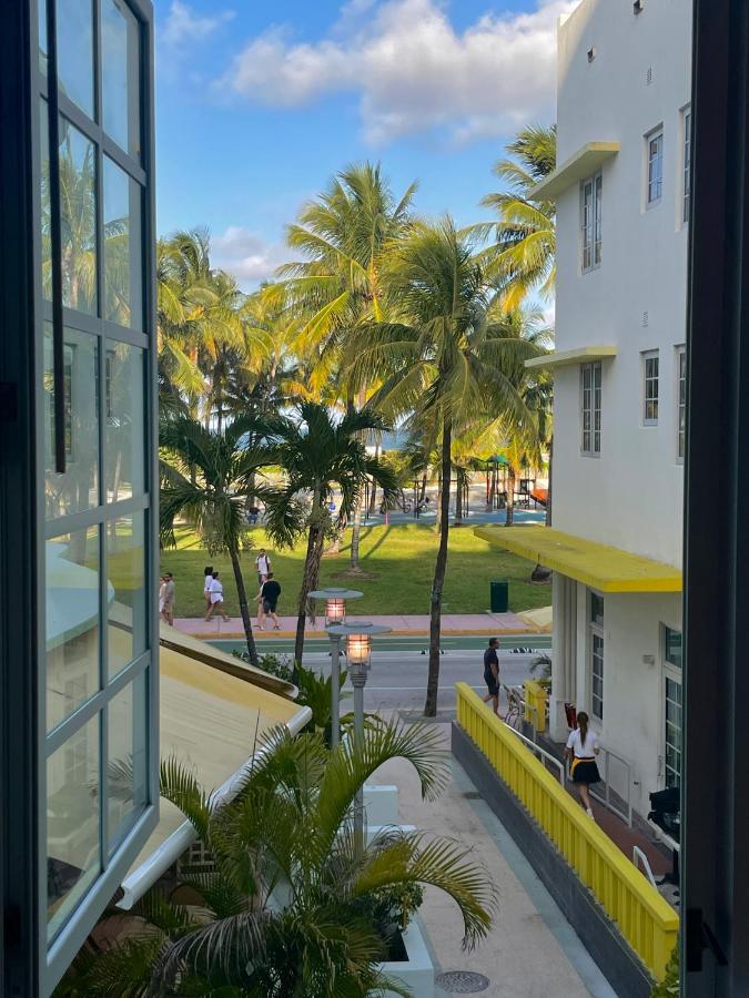 Beachfront Apt In Carlyle Hotel On Ocean Drive Маями Бийч Екстериор снимка