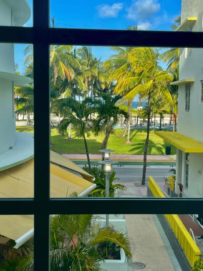 Beachfront Apt In Carlyle Hotel On Ocean Drive Маями Бийч Екстериор снимка