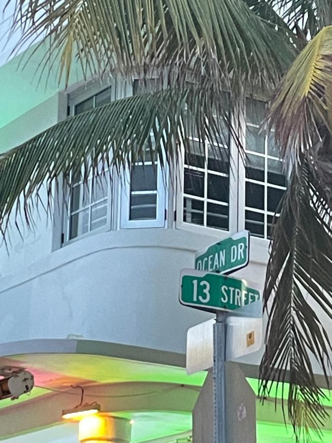 Beachfront Apt In Carlyle Hotel On Ocean Drive Маями Бийч Екстериор снимка
