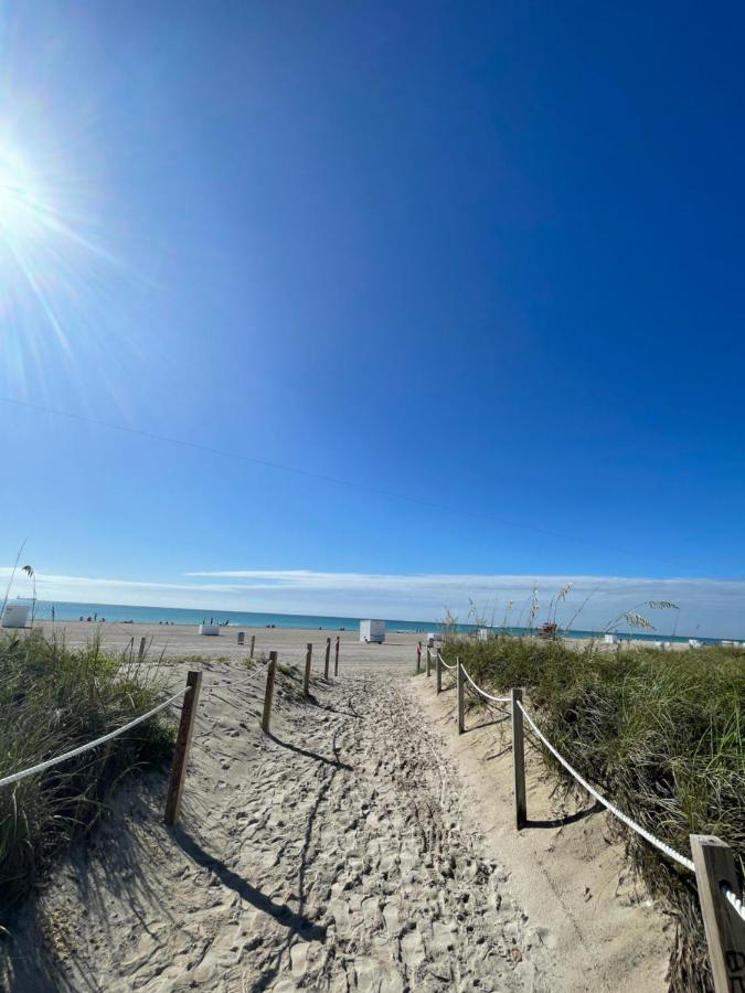 Beachfront Apt In Carlyle Hotel On Ocean Drive Маями Бийч Екстериор снимка