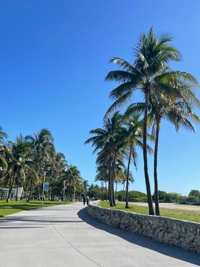 Beachfront Apt In Carlyle Hotel On Ocean Drive Маями Бийч Екстериор снимка
